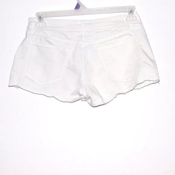 Decree Size 11 Women White Shorts With Embroidery Around The Legs - Picture 2 of 4